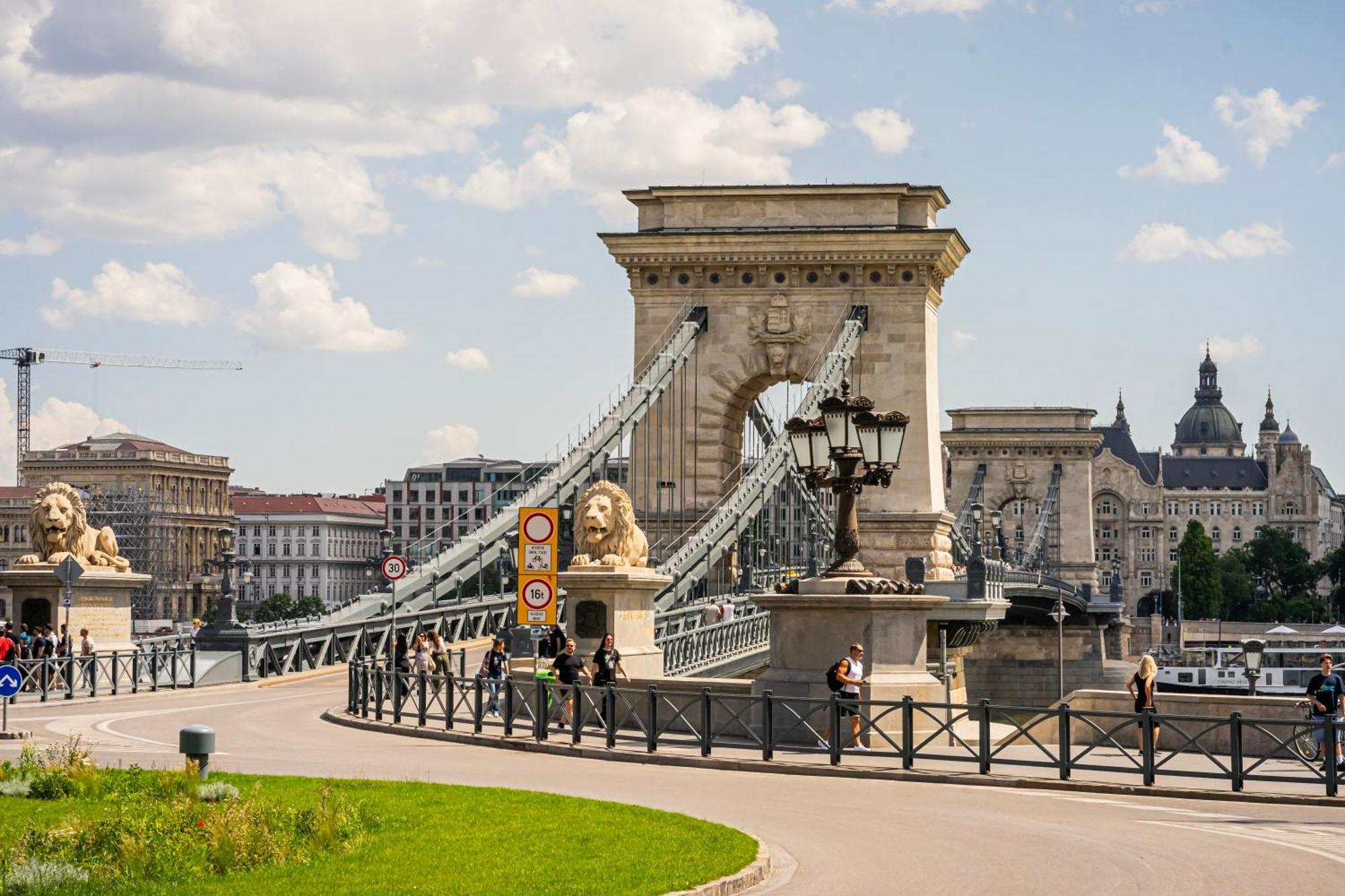 Elegant Escape By Buda Castle For Pleasure Seekers Budapest Eksteriør billede